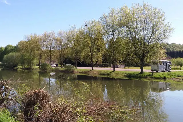Aire de stationnement de Bazoilles Sur Meuse