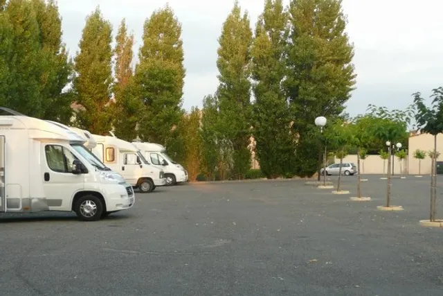 Aire communale Villeneuve-Minervois