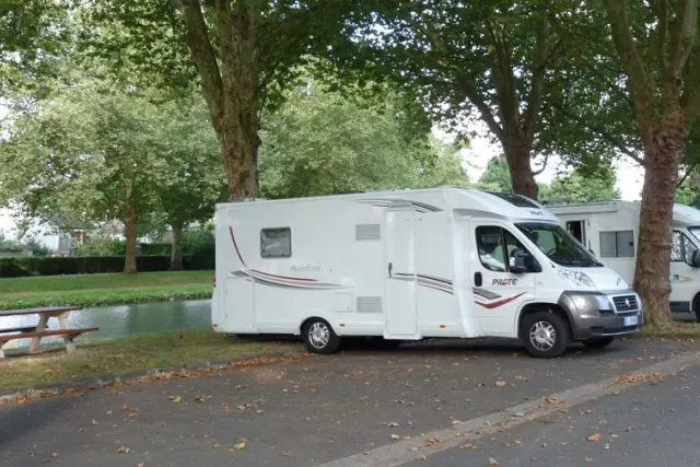 Mehun-sur-Yèvre Aire de Camping-Car