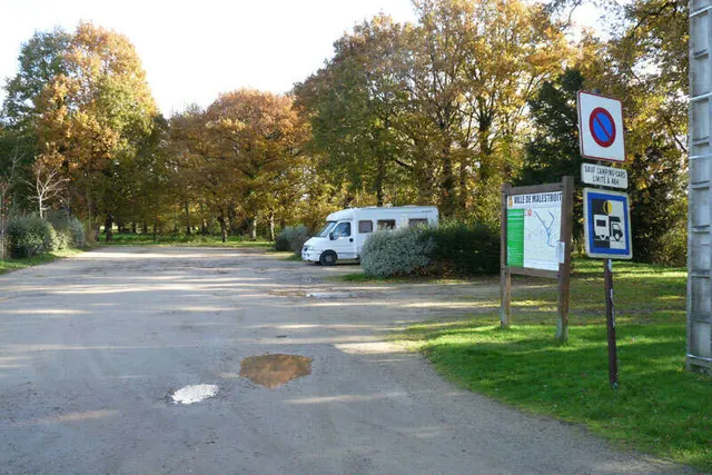 Aire de stationnement de l'écluse (Malestroit)