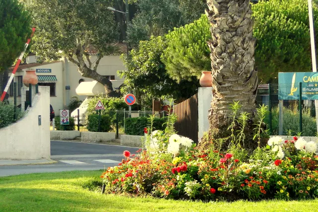 Les Baumelles