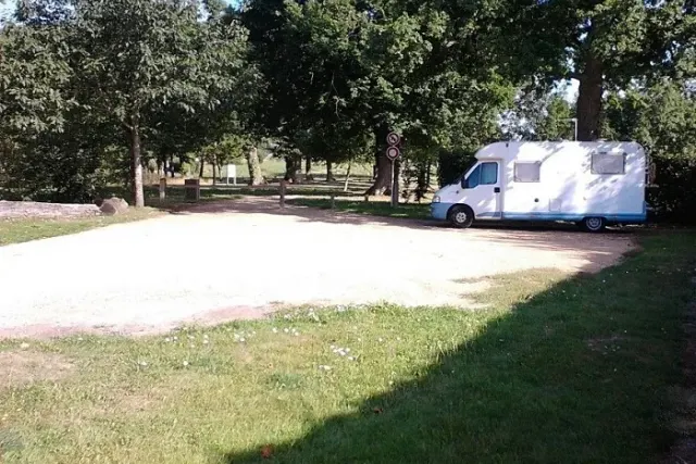 Aire de Camping-car de Jouy-le-Potier - Champs des Bretons