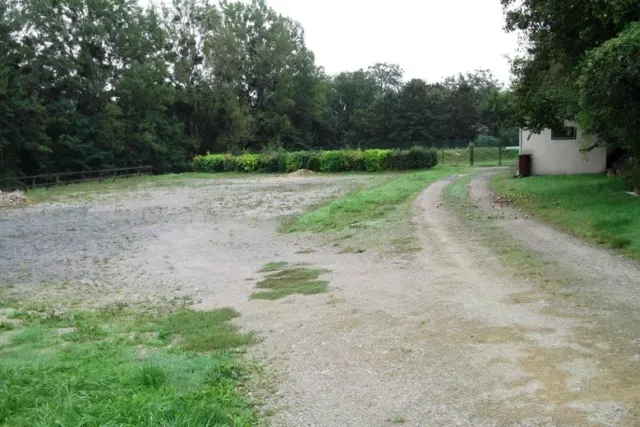 Aire de stationnement camping-car Route de Maire