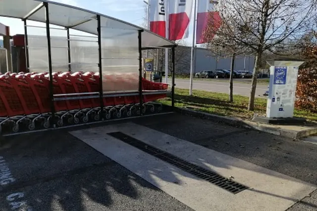 Aire de camping-car Intermarché Thillot