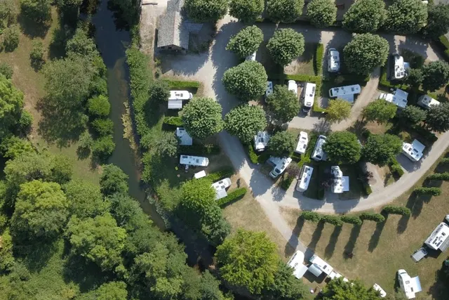 Aire Camping-Car Participative - Villecomtal en Aveyron