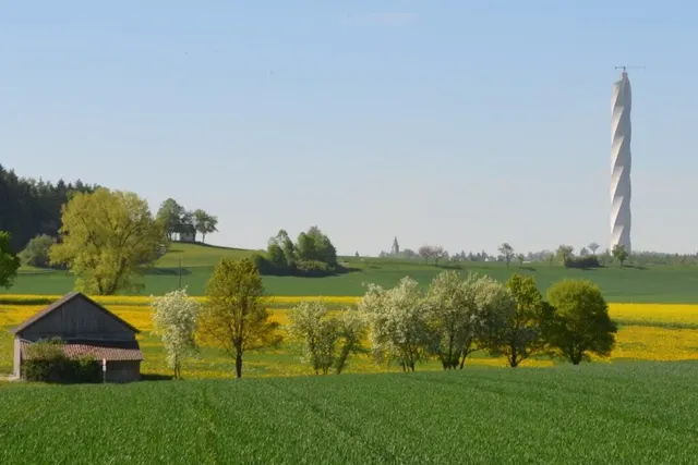 Turm und Kristalle