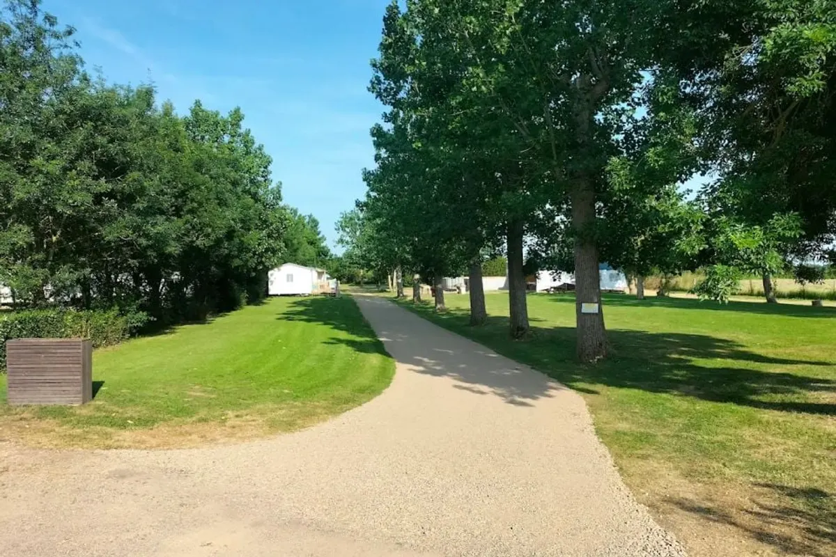 Camping Au Vent des Marais