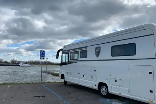 Camperplaatsen Waalkade Tiel