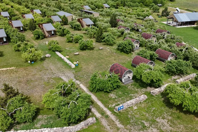 Vetsi Tall Camping